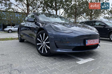 Седан Tesla Model 3 2022 в 