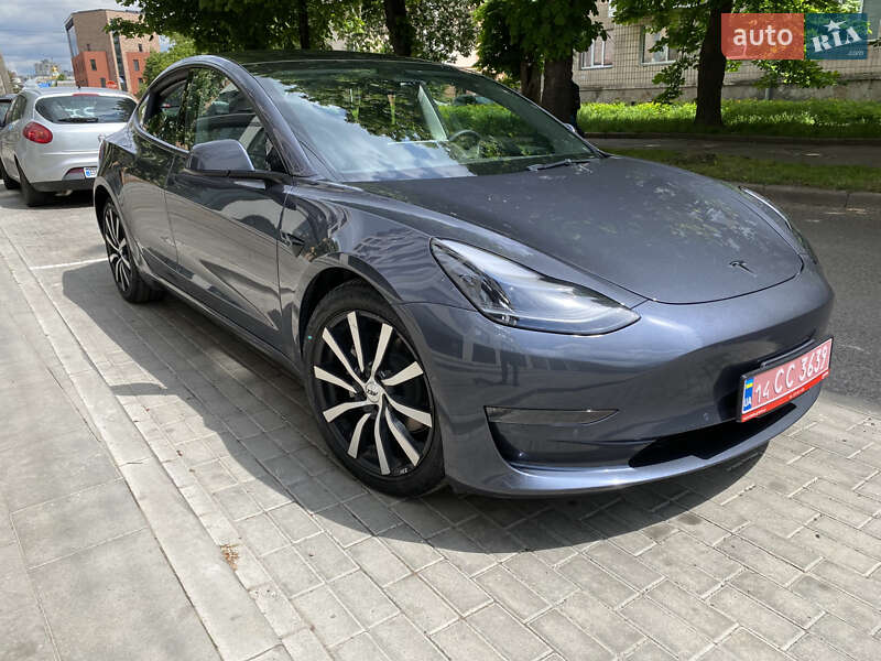 Седан Tesla Model 3 2022 в Ровно