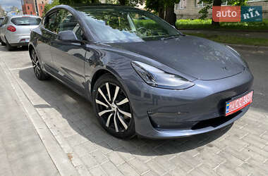 Седан Tesla Model 3 2022 в 