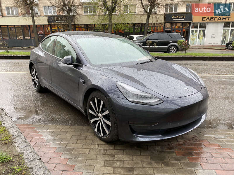 Седан Tesla Model 3 2022 в Ровно
