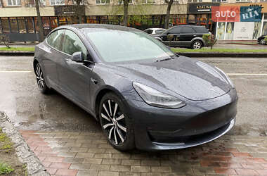 Седан Tesla Model 3 2022 в 