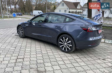 Седан Tesla Model 3 2022 в 