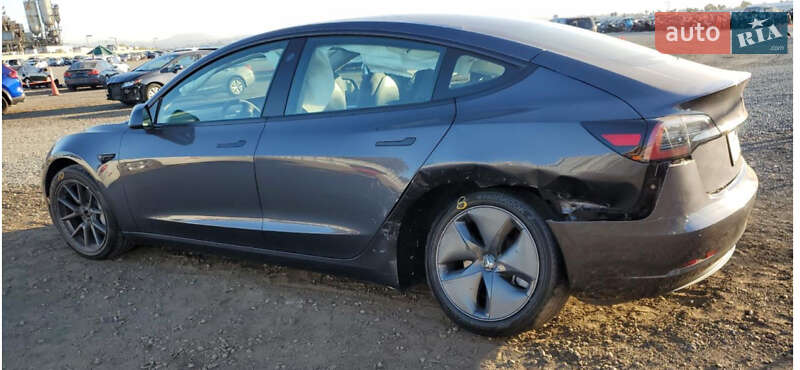 Седан Tesla Model 3 2022 в Ровно