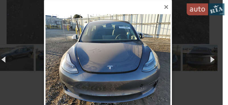 Седан Tesla Model 3 2022 в Ровно