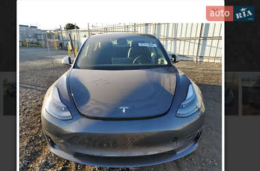 Седан Tesla Model 3 2022 в 