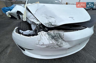 Седан Tesla Model 3 2020 в 