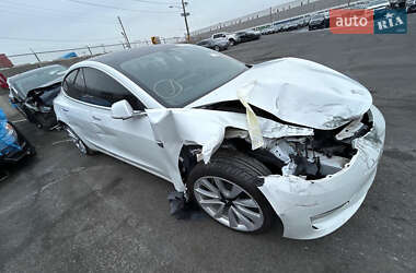 Седан Tesla Model 3 2020 в 