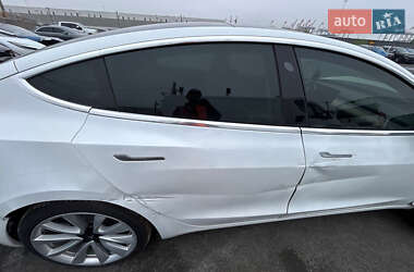 Седан Tesla Model 3 2020 в 