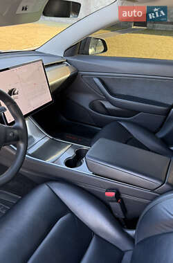 Седан Tesla Model 3 2019 в 