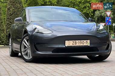 Седан Tesla Model 3 2019 в Трускавці