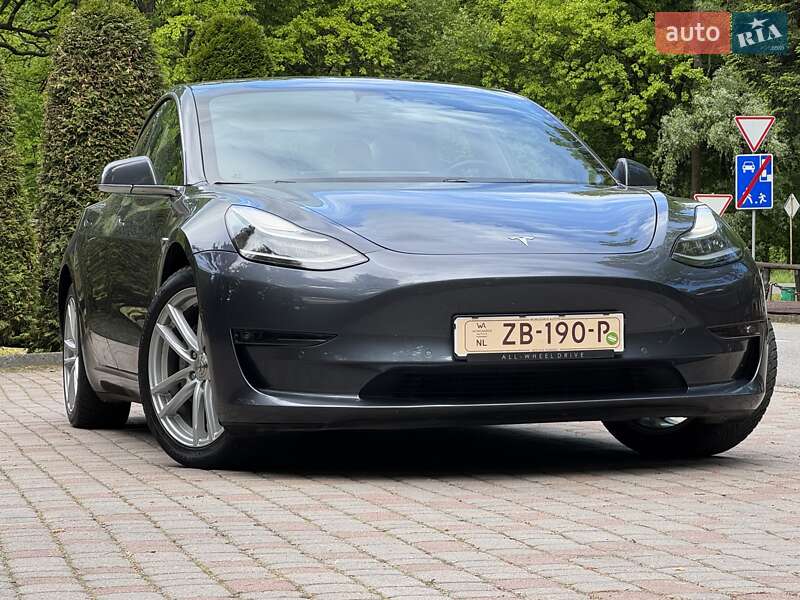 Седан Tesla Model 3 2019 в 
