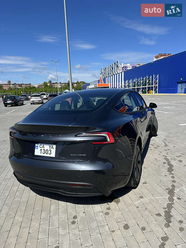 Седан Tesla Model 3 2024 в Умани