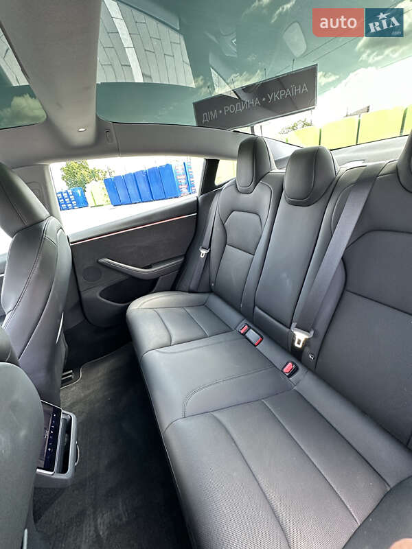 Седан Tesla Model 3 2024 в Умани