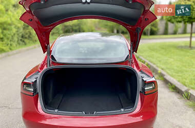 Седан Tesla Model 3 2021 в 