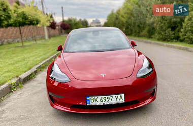 Седан Tesla Model 3 2021 в 
