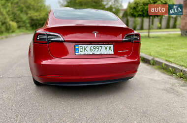 Седан Tesla Model 3 2021 в 
