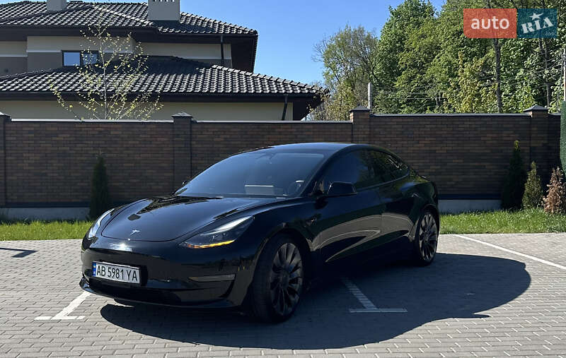 Седан Tesla Model 3 2021 в 