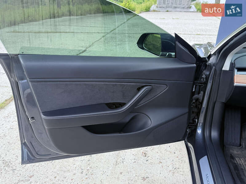 Седан Tesla Model 3 2018 в Южноукраинске фото 27 Седан Tesla Model 3 2018 в Южноукраинске