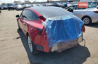 Седан Tesla Model 3 2022 в 