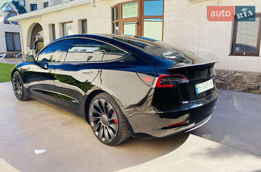 Седан Tesla Model 3 2021 в 