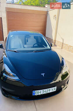 Седан Tesla Model 3 2021 в 