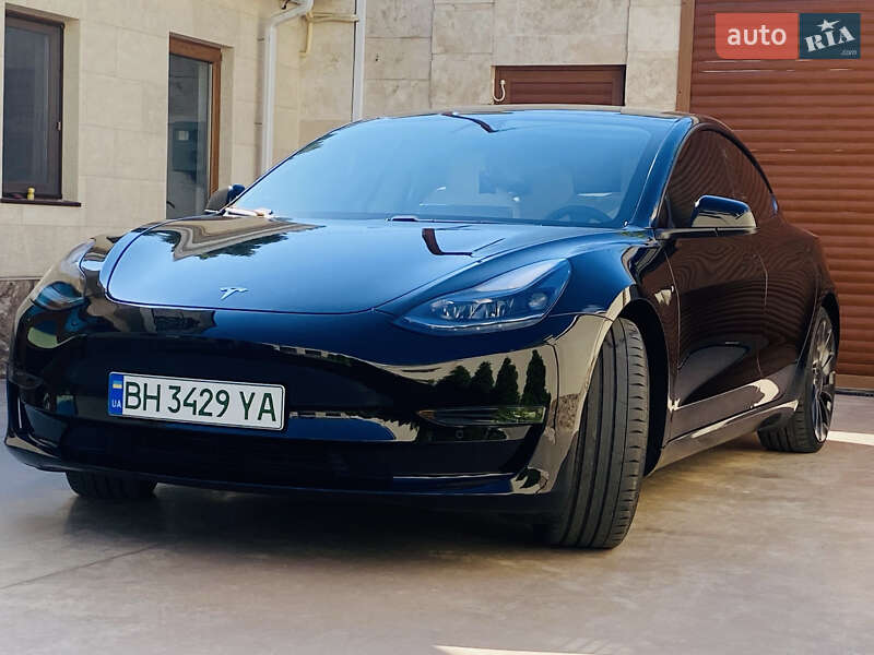 Седан Tesla Model 3 2021 в 