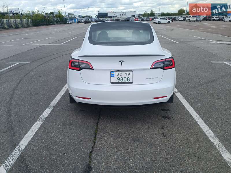 Седан Tesla Model 3 2020 в Киеве