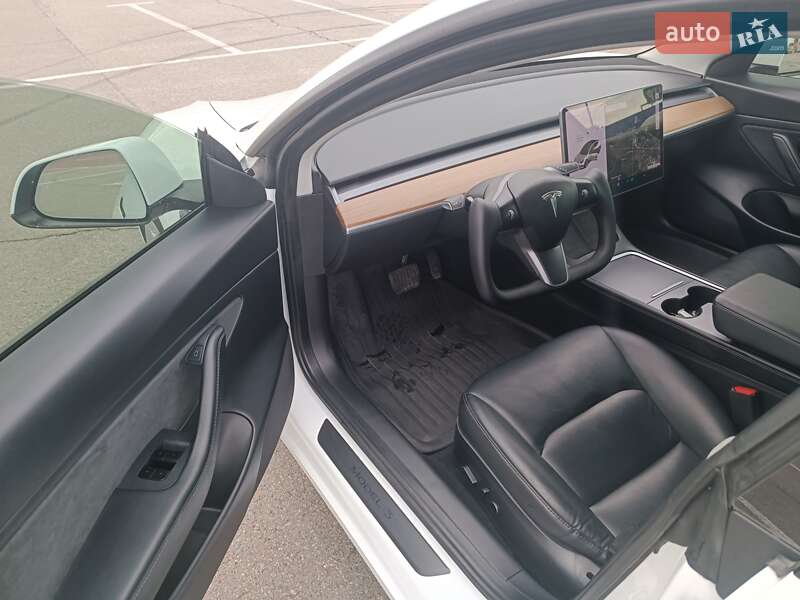 Седан Tesla Model 3 2020 в Киеве