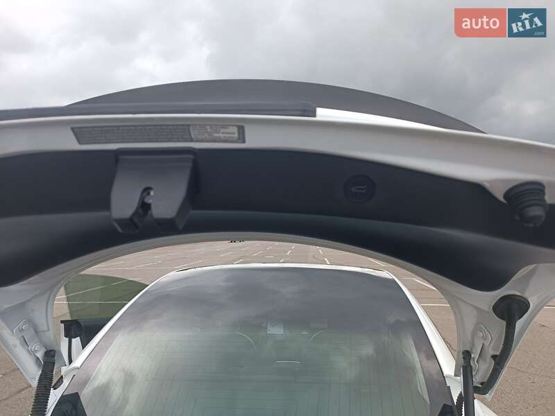 Седан Tesla Model 3 2020 в Киеве
