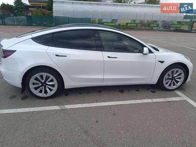 Седан Tesla Model 3 2020 в Киеве