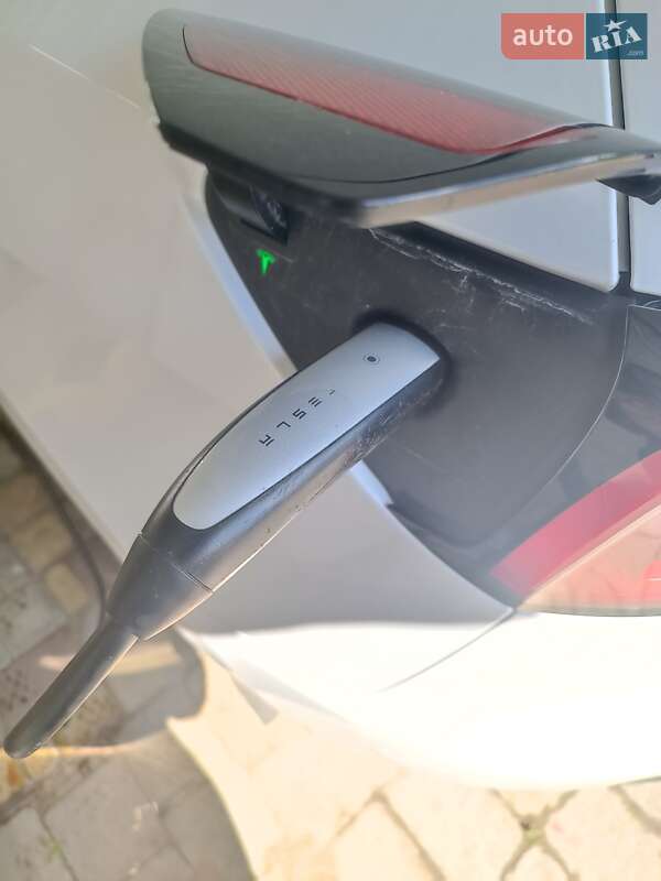 Седан Tesla Model 3 2020 в Киеве