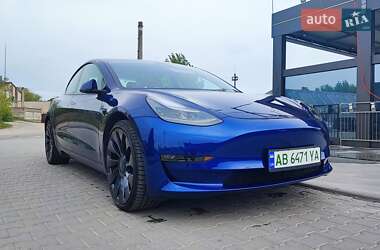 Седан Tesla Model 3 2023 в 