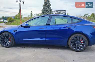Седан Tesla Model 3 2023 в 