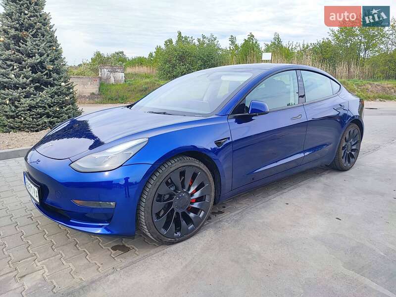 Седан Tesla Model 3 2023 в 