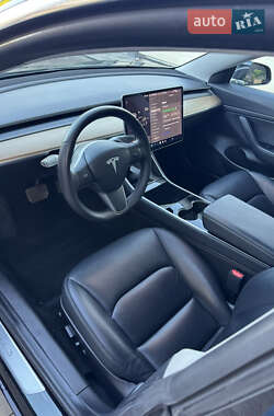 Седан Tesla Model 3 2019 в 