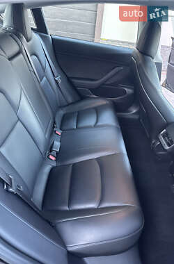 Седан Tesla Model 3 2019 в 