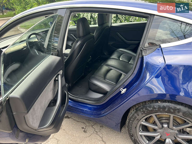 Седан Tesla Model 3 2018 в Броварах
