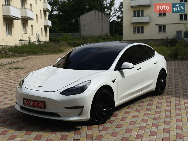 Седан Tesla Model 3 2021 в 