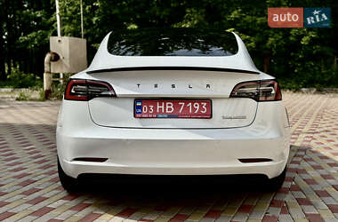 Седан Tesla Model 3 2021 в 