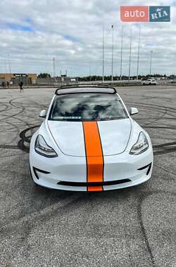 Седан Tesla Model 3 2019 в Львові
