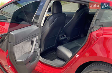 Седан Tesla Model 3 2021 в 