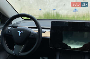 Седан Tesla Model 3 2021 в 