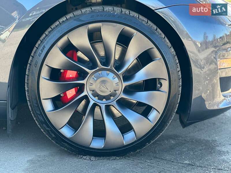 Седан Tesla Model 3 2023 в Фастові