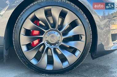 Седан Tesla Model 3 2023 в 