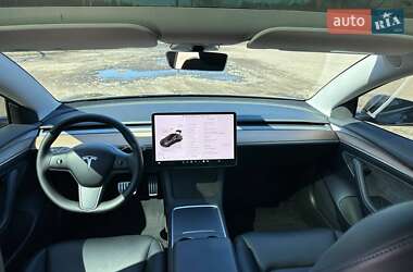 Седан Tesla Model 3 2023 в 