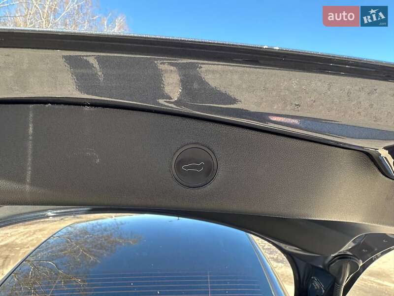 Седан Tesla Model 3 2023 в Фастові