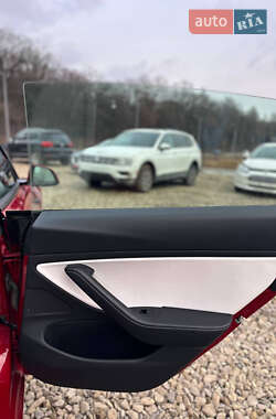 Седан Tesla Model 3 2020 в 