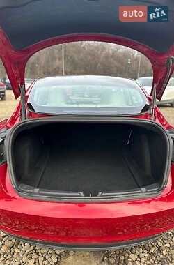 Седан Tesla Model 3 2020 в 