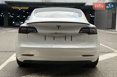 Седан Tesla Model 3 2021 в 