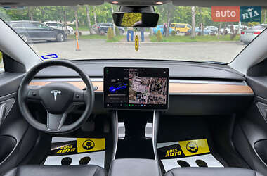 Седан Tesla Model 3 2020 в 